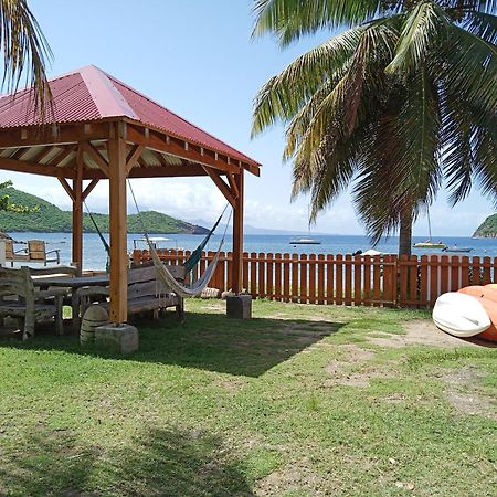 Terre de Haut : maison bord de mer Extérieur photo