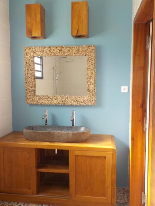 Terre de Haut : maison bord de mer Extérieur photo