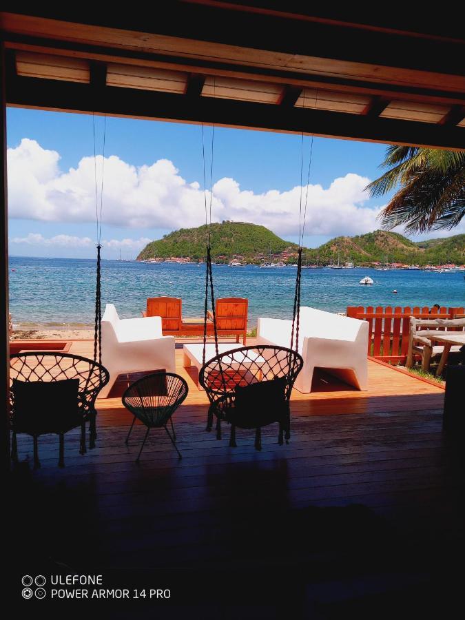 Terre de Haut : maison bord de mer Extérieur photo