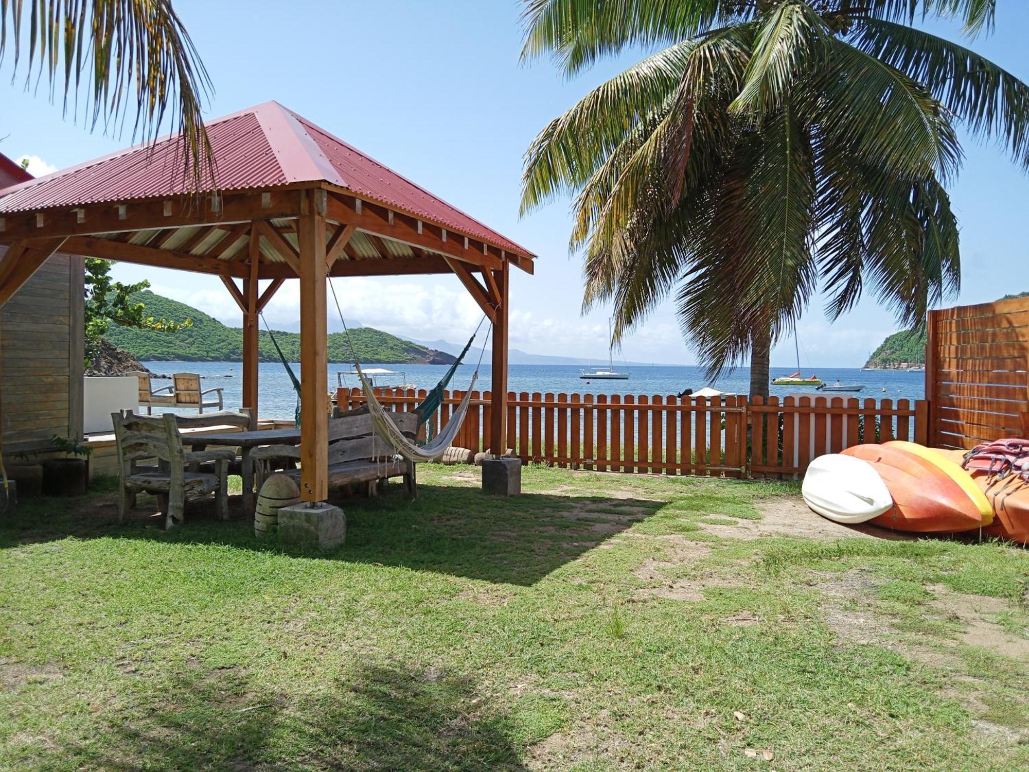 Terre de Haut : maison bord de mer Extérieur photo
